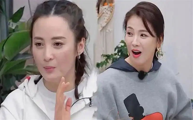 蒋勤勤当众让刘涛没面子,有谁注意刘涛下意识反应?暴露真实修养