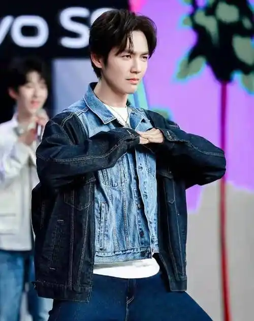 钟汉良:从平平无奇到全民男神!_公司_因为_邰正宵