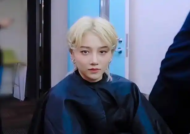 刘雨昕金色长发造型流出,你觉得她更适合长发还是短发呢?