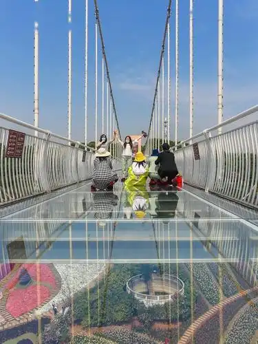 五一小长假去成都漫花庄园体验四川最宽的网红玻璃桥