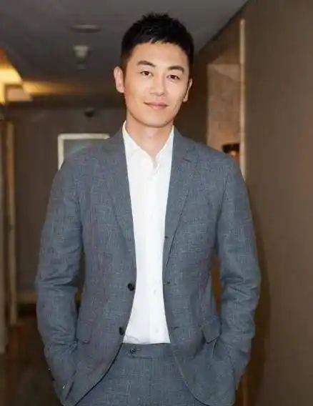 朱亚文老婆上跑男素颜出镜,看清正脸后,难怪朱亚文说喜欢素颜!