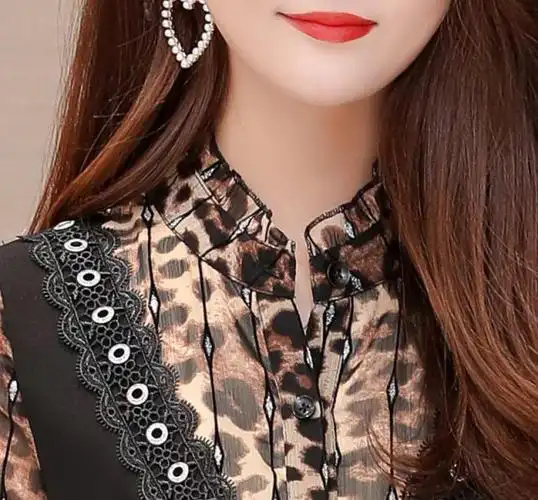 奔三奔四女人,别穿卫衣了,今年流行的连衣裙,大气高雅迷人!