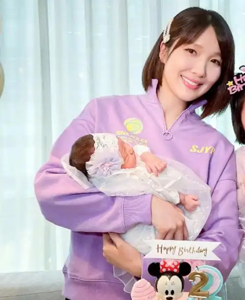 王祖蓝李亚男得二胎,晒出一家四口合照,李亚男产后状态很吸睛