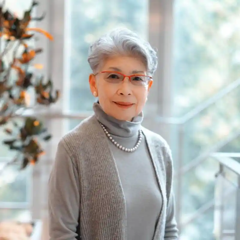 即便头发花白发型也要精致老年人这样烫头发时髦利落又显年轻