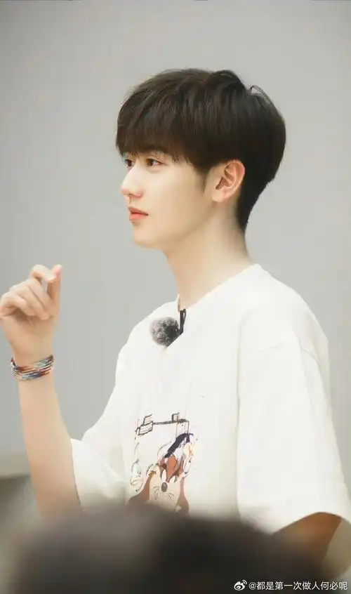 笑晕了 这是什么drama时间 网友购买的衣服里发现焉栩嘉登机牌