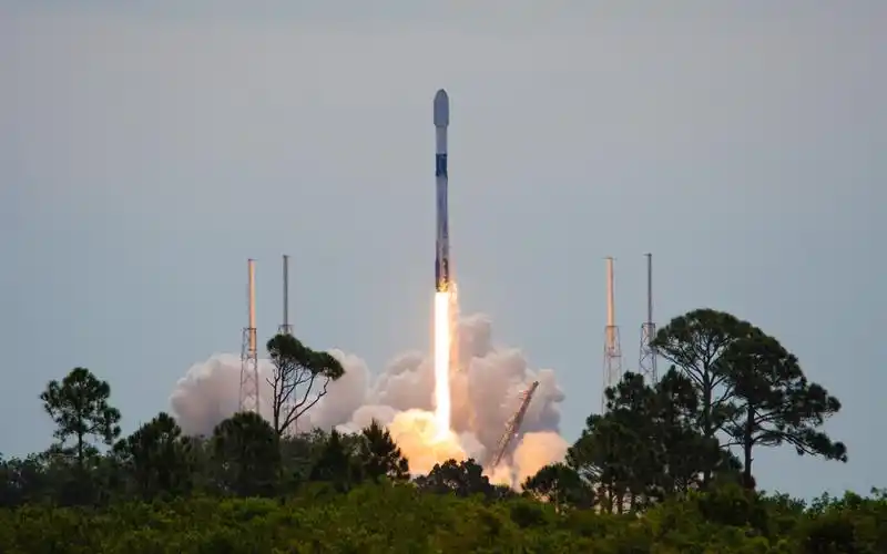 8手猎鹰9号成功发射第2批21颗迷你型二代starlink