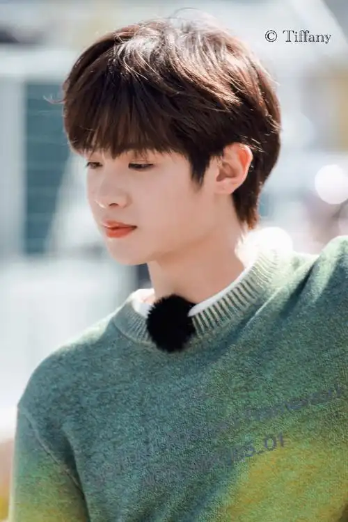 黄明昊极限挑战宝藏行氛围感饭拍