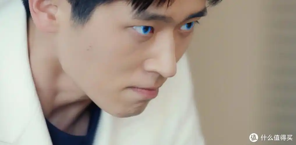 白总裁的狗属性外在最直观的呈现方式为,眼睛会变成哈士奇式样的狗眼