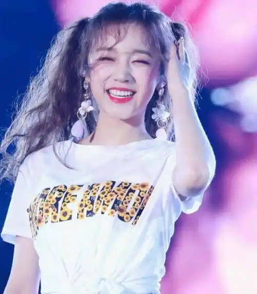 "叫宋雨琦的黑长直,本以为会很幼稚,没想到a翻全场_时尚_羊毛_蔡徐坤