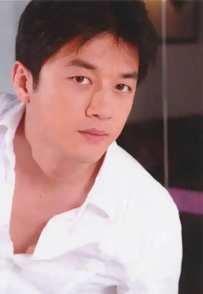 李亚鹏晒近照大谈未来三年计划,网友:接受不了帅哥变大叔_王菲_皱纹