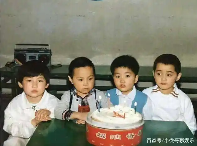 哪一个是靳东小时候?