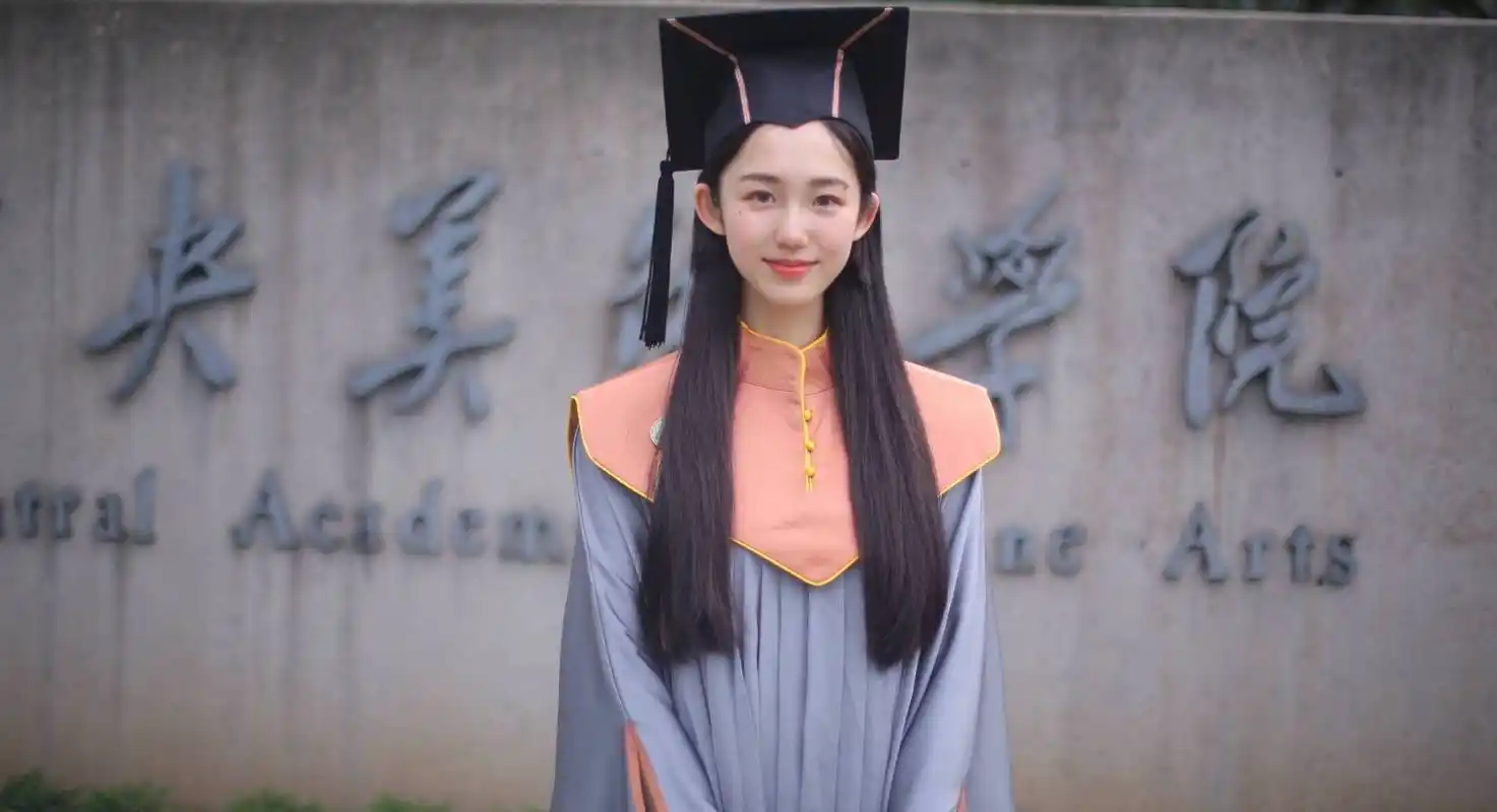 毕业季穿学士服,今年"最美学士服"设计属央美,你认同不?