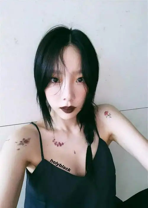 一中一韩,都是实力派!宁静,金泰妍驾驭"死亡"黑色口红