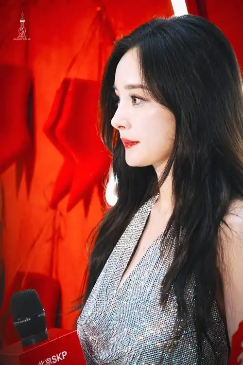 杨幂##杨幂露背高定裙