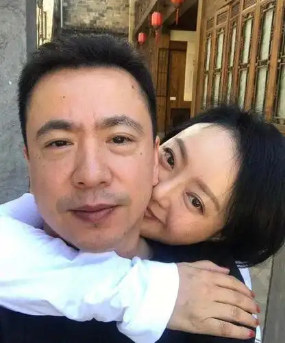 王中磊和老婆罕见同框,老婆脸上笑开花,出席的大佬是亮点