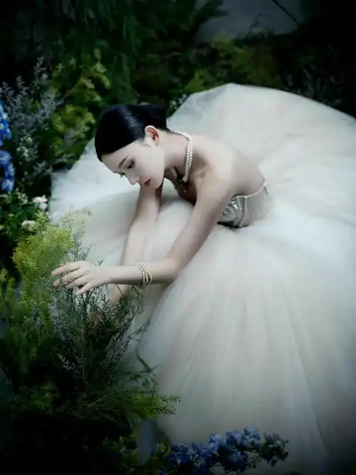 林允美照大放送,或洁白高贵,或优雅法式,或浪漫唯美