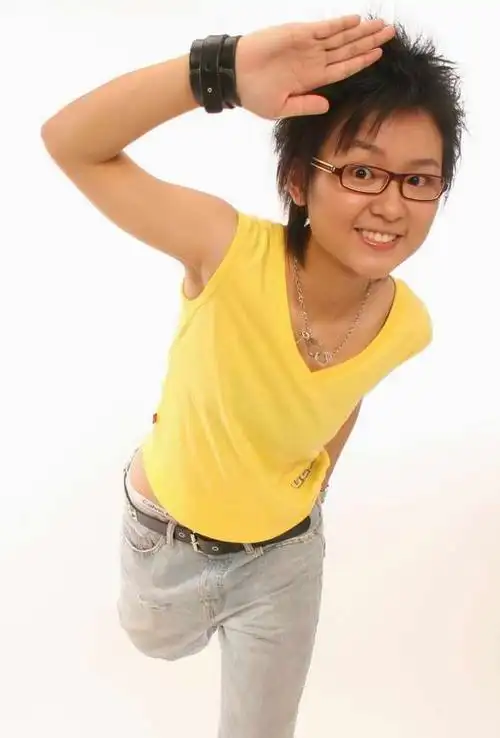 资料图片:乐坛新星周笔畅精彩写真(3)