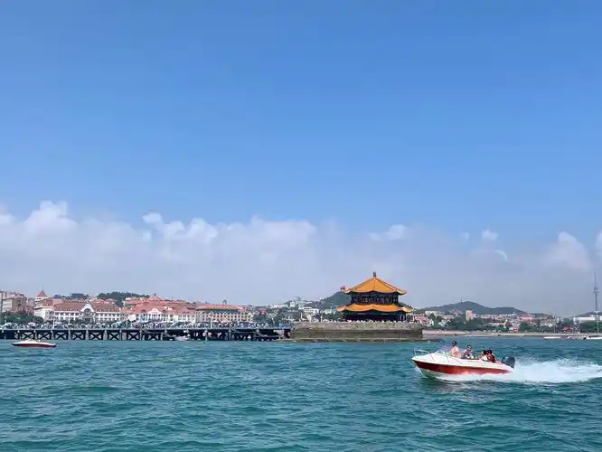 到了山东,美丽的滨海城市青岛是一定要去看看的喽.