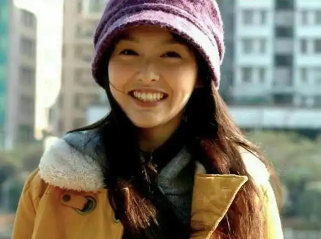 唐嫣大学全素颜照,脸超小比奶茶还清纯漂亮,远远一看就是校花了