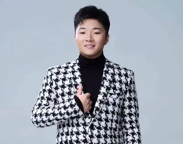 网红"白小白"首曝领证已婚,透露两人复合经历,网友:大萌咋办_生活