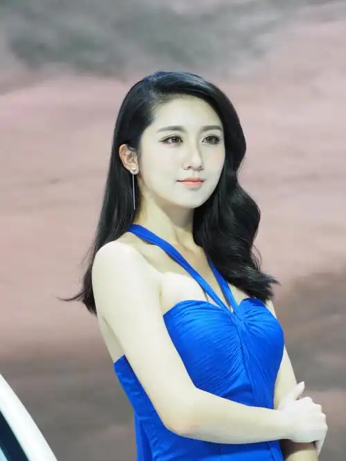 美女车模吸睛抢镜瞬间!