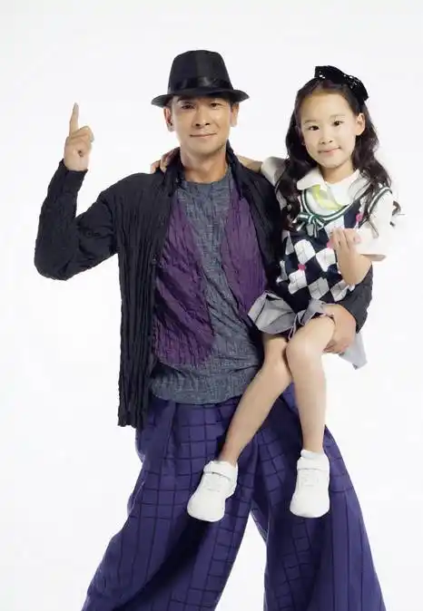 2007年9月24日,女儿赵紫阳在美国出生,2011年7月15日,儿子在香港出生.