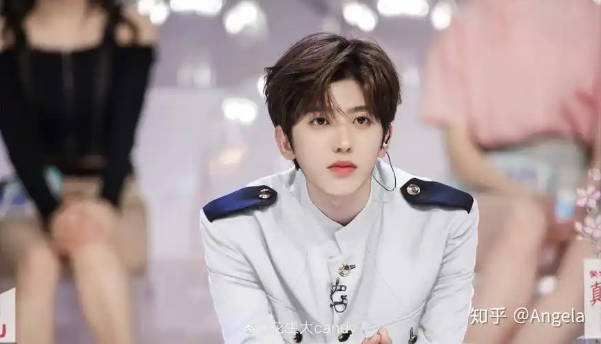 有没有适合苹果x以上的蔡徐坤全面屏壁纸啊