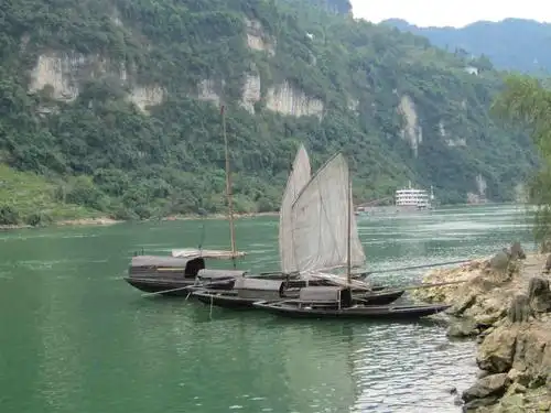 三峡人家的古帆船