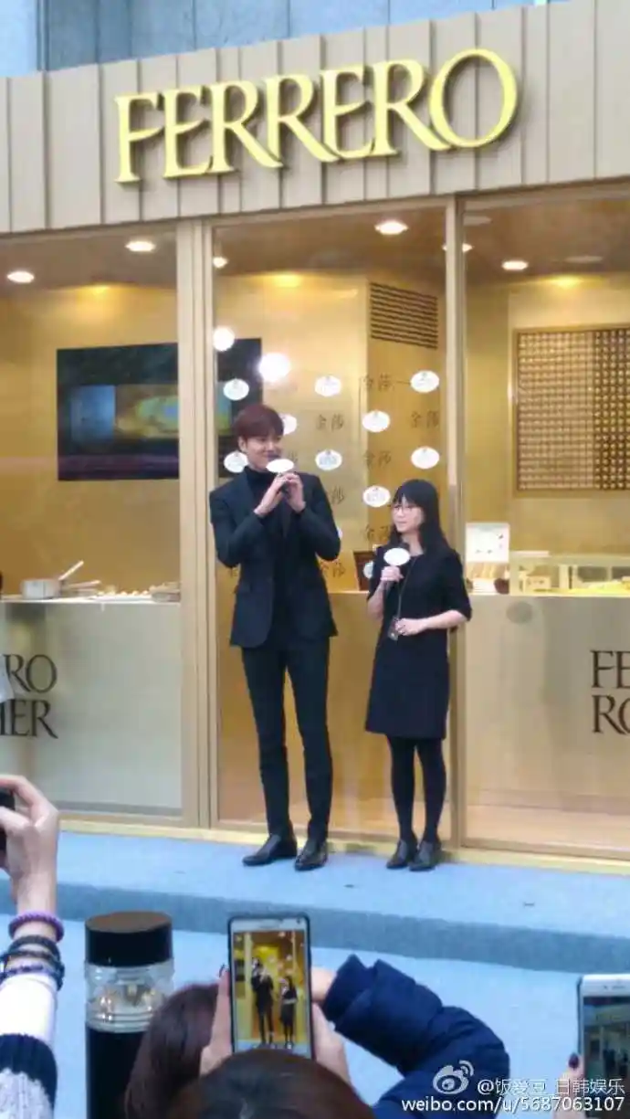 从各种合照来直观地感受李敏镐真实的傲人身高