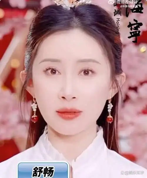 视频中,舒畅整张脸都很流畅,饱满,甚至比起《连城诀》时期的她,现在的