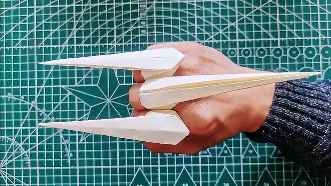 不一样的折纸金刚狼爪,可以变形,超酷还超级好玩