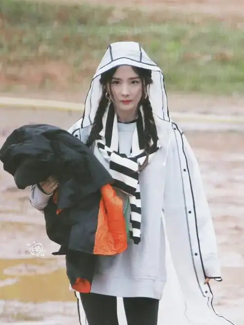 杨幂花儿与少年饭拍图释出软萌软萌的期待我们的大幂幂