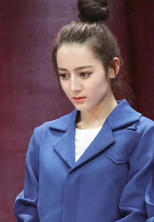 迪丽热巴大学时旧照曝光,网友:整没整容一看便知