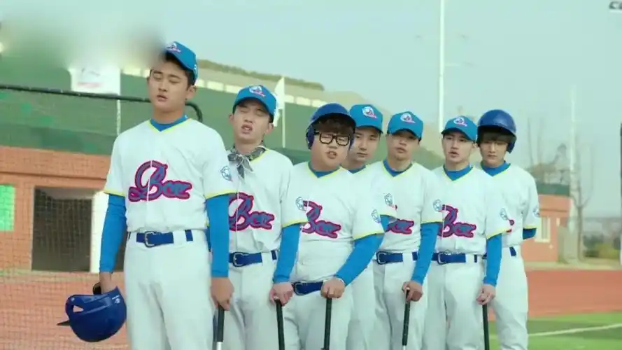 少年时代画风清奇三小只竟来到女装店还要看蓬蓬裙