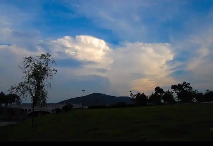 由于经验不足,拍的几张倒影曝光过度,可惜.