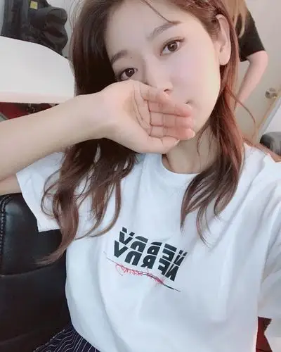 好好工作哦#朴信惠#女神-堆糖,美好生活研究所