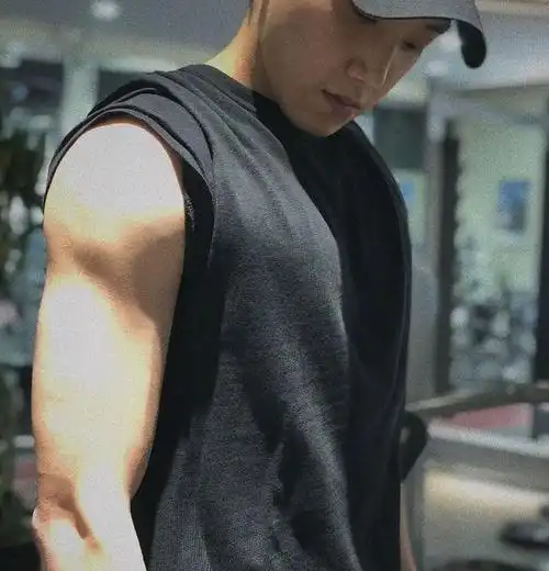 范世錡穿猛男肌肉衣晒身材官方玩梗宣传被吐槽不敬业