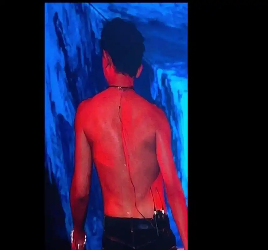 我平等的嫉妒每个去听张杰合肥场的人,张杰,这腹肌这肩背线条!