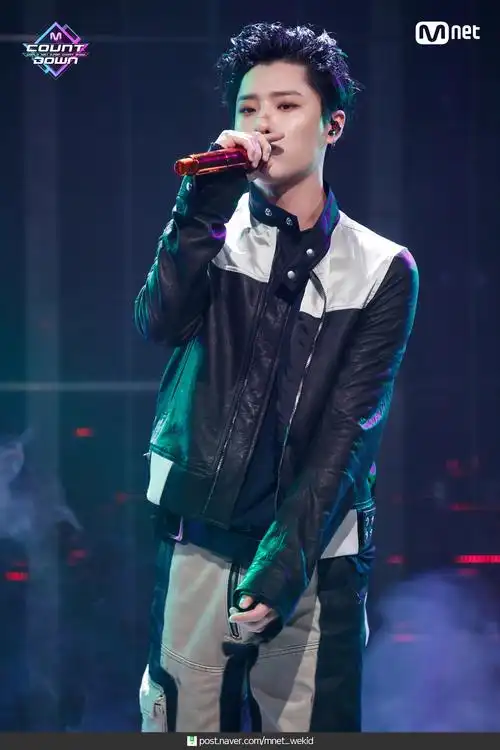 1996年8月5日出生于韩国京畿道城南市盆唐区,韩国创作男歌手,中韩男子