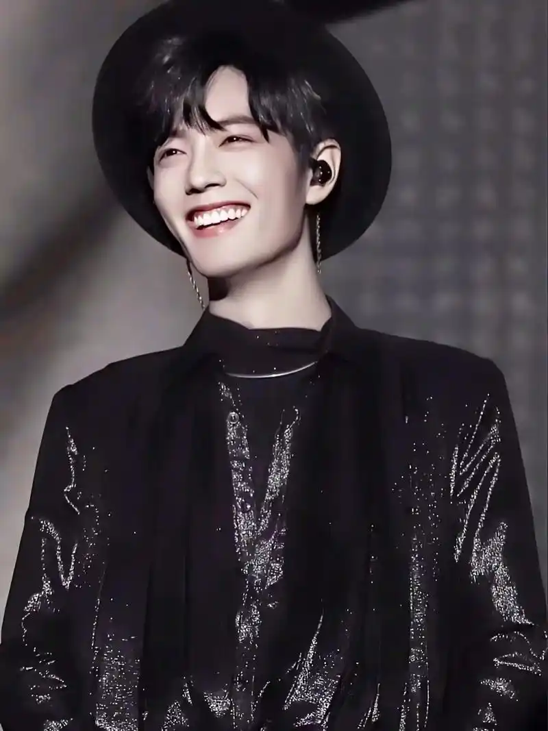 肖战最治愈的笑容 你的微笑让人着迷