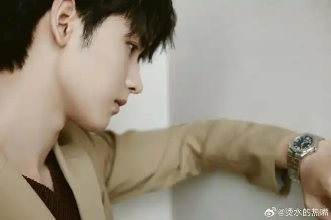 黄俊捷北影节红毯生图##黄俊捷出发图是自己画的