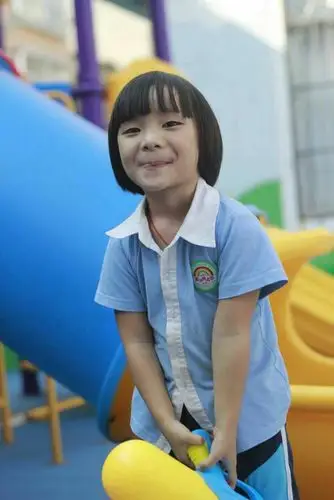 五洲幼儿园严雅婷小朋友生活照