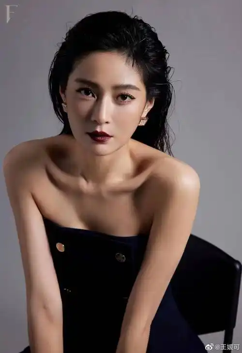 王媛可的高级脸在硬照里好出彩啊这眼神太蛊惑了不愧是女演员