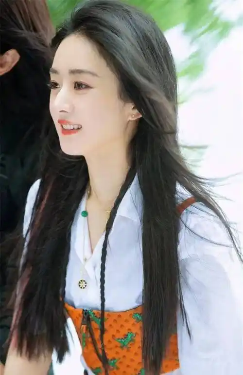 影视演员赵丽颖穿搭气质高相片图集三