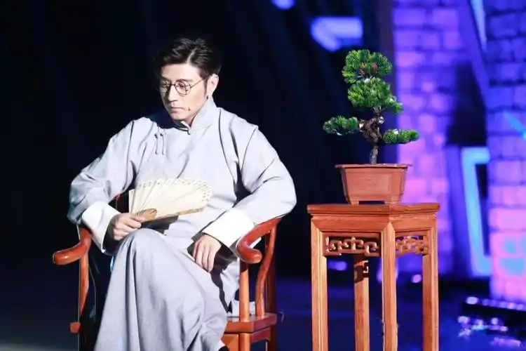 高晓攀扯下相声行业的遮羞布直言该行虚假繁荣大家只想当明星