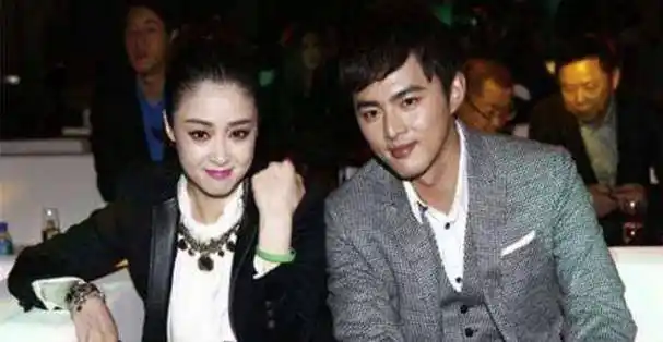 他是蒋欣前男友,出道多年一直不火,如今36岁和张佳宁十分恩爱_叶祖新