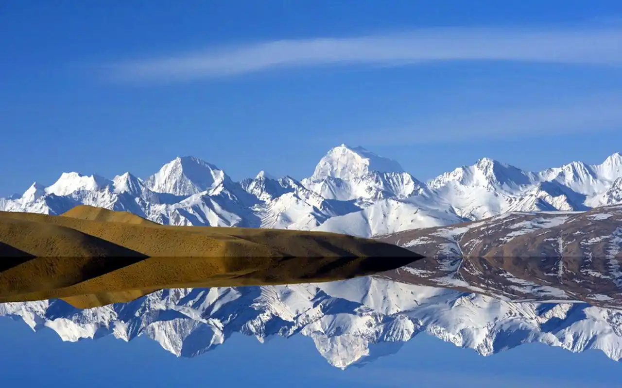 绝美雪山风光高清桌面壁纸