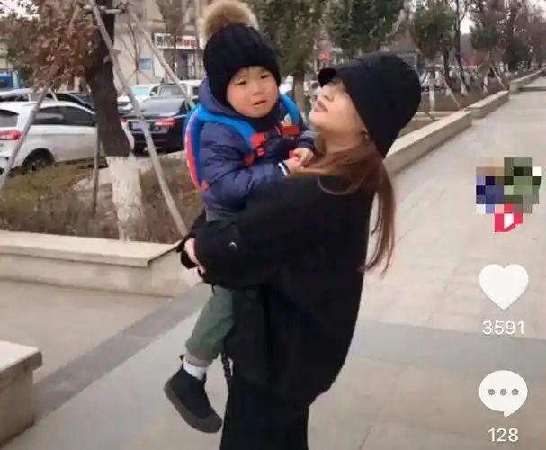 原创孙侨潞逝世半月,姐姐晒生前视频悼念,带外甥游玩游乐场很贴心