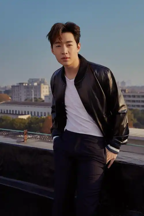 刘宪华出道12周年纪念日直播营业 "解忧式"教学欢乐不断