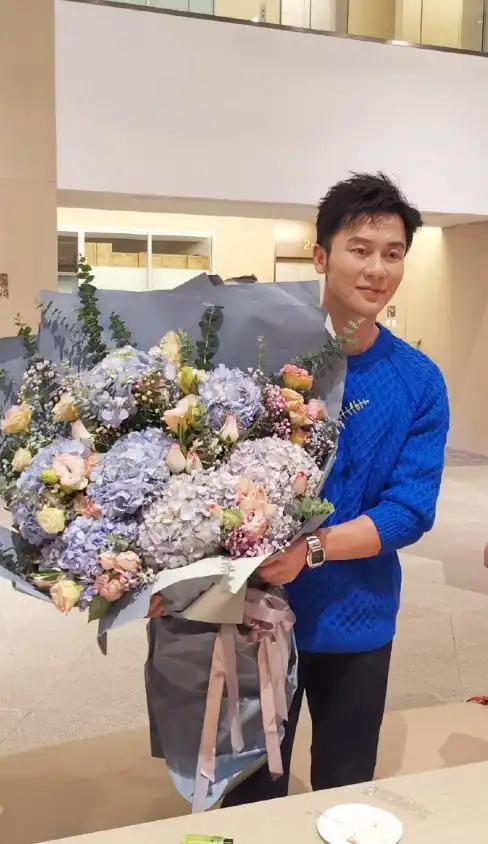 李晨41岁生日跑男团录视频搞怪送祝福本尊回复谢谢叔叔们